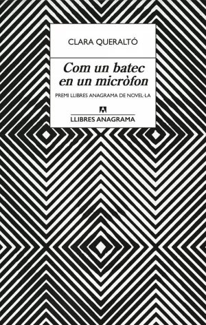 COM UN BATEC EN UN MICRÒFON COM UN BATEC EN UN MICRÒFON