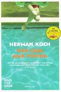 UNA CASA AMB PISCINA