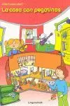 ¿QUE PASA AQUI? LA CASA CON PEGATINAS